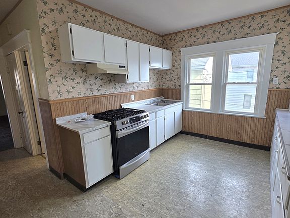 4th image of 79 Heussy Ave APT 2