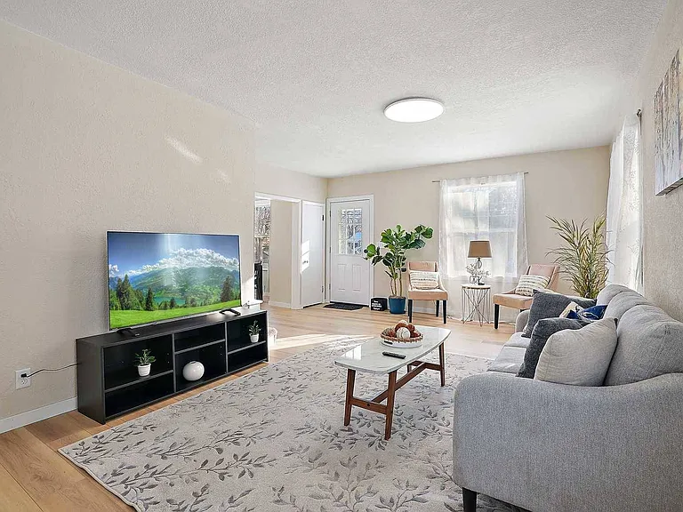 5912 Bartlett Blvd — Photo 8
