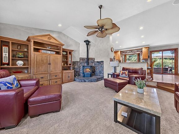 3rd image of 3315 Springwood Cir