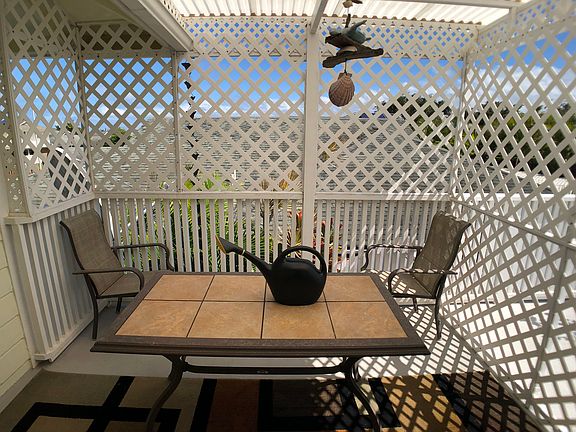 Open-Air Pet Parlor