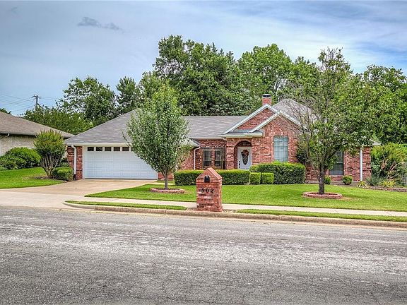 3rd image of 502 Leatherwood Ln