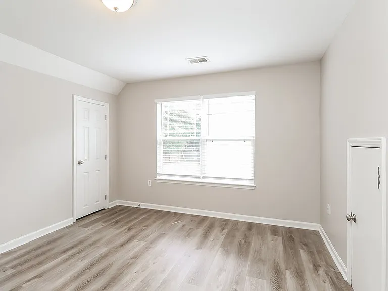 814 Oakshire Cir — Photo 15