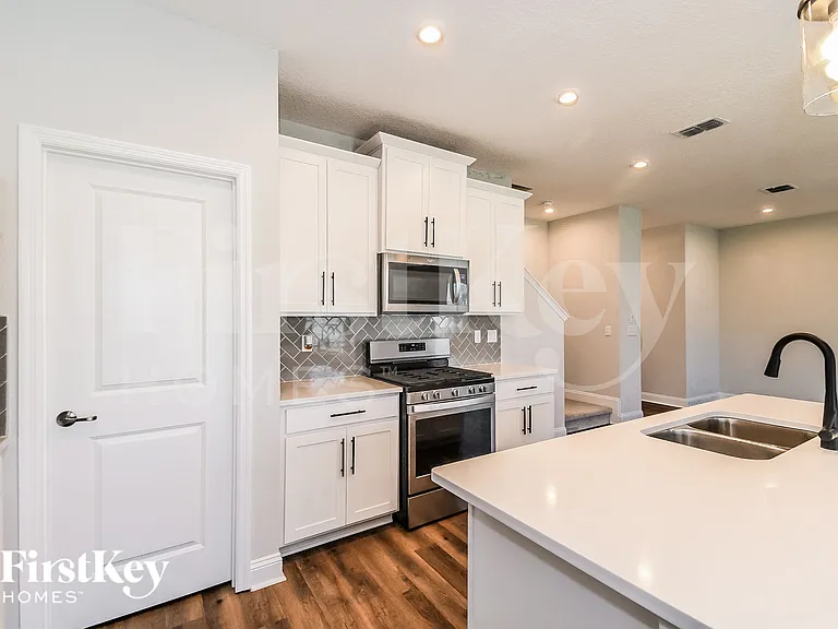 12160 Abberley Cir — Photo 8