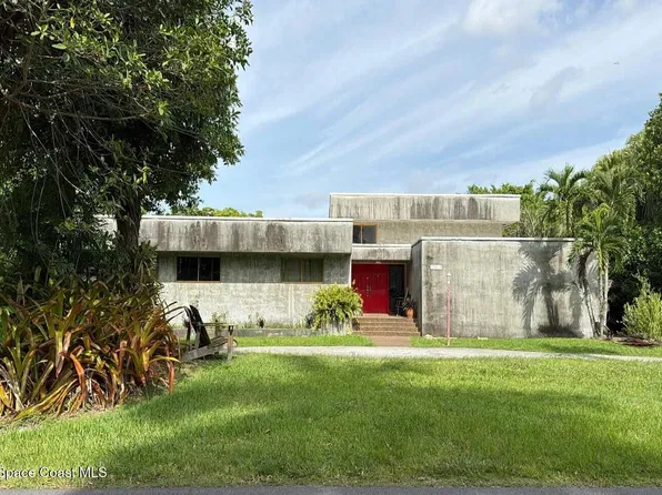 13050 N Calusa Club Dr, Miami, FL 33186