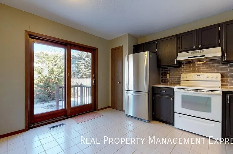 4712 E Blazewood Dr — Photo 4
