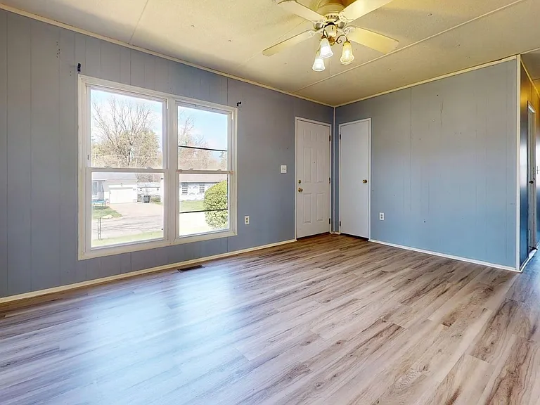 372 Home Ave — Photo 3