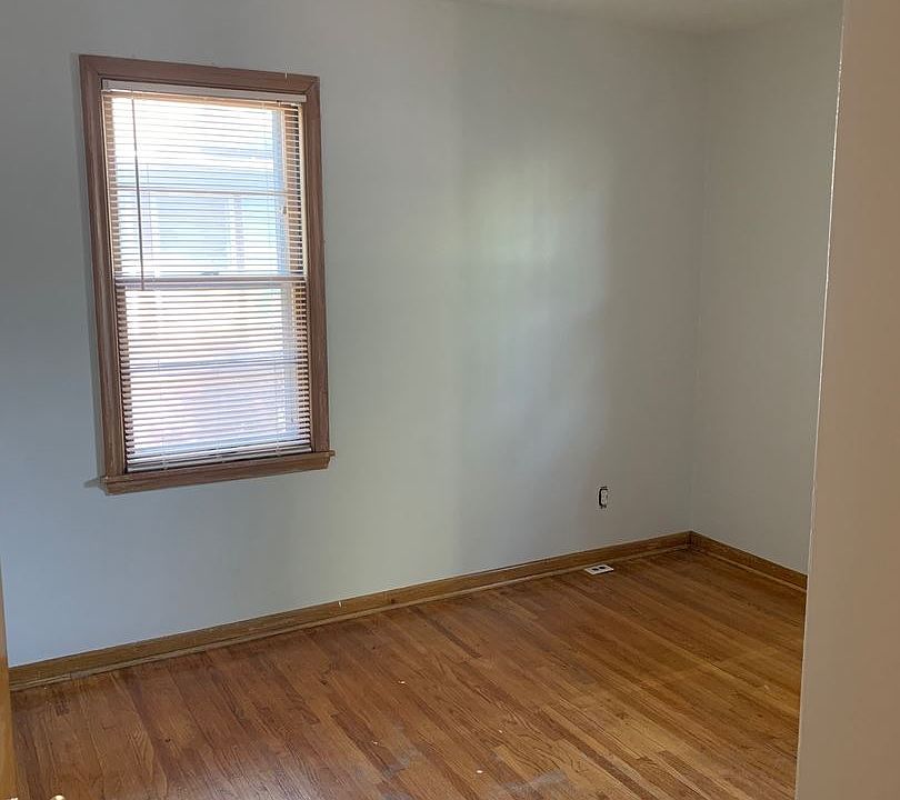 2nd image of 1555 Minnehaha Ave E