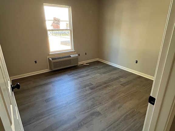 5th image of 605 Lora Dr #1