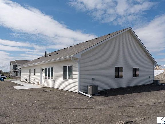 3rd image of 3122 Noble Dr