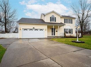 25 Cranburne Ct, Williamsville, NY