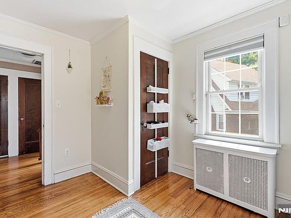 3rd image of 187 Kings Ct