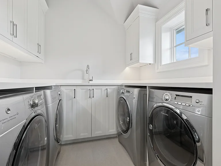 210 Bluff Rd — Photo 34