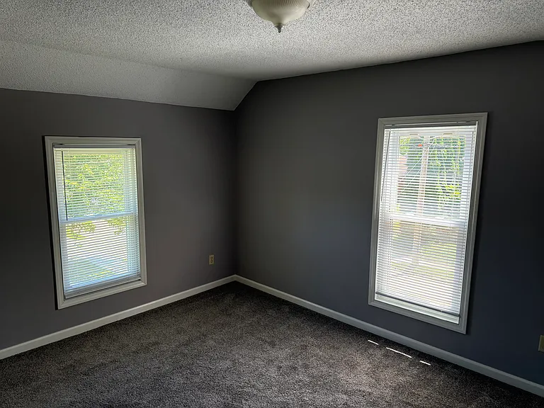 142 E Walnut St — Photo 9