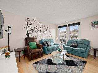 124 NE Berkley Way NW, Calgary, AB T3K 1B6