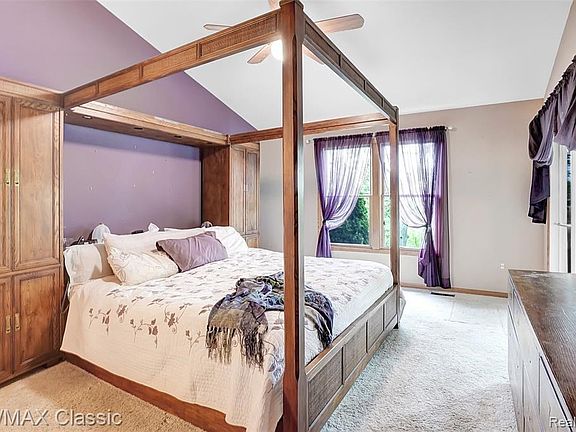 4th image of 877 Persimmon Dr