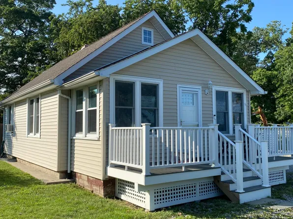 21125 County Road 48, Cutchogue, NY 11935