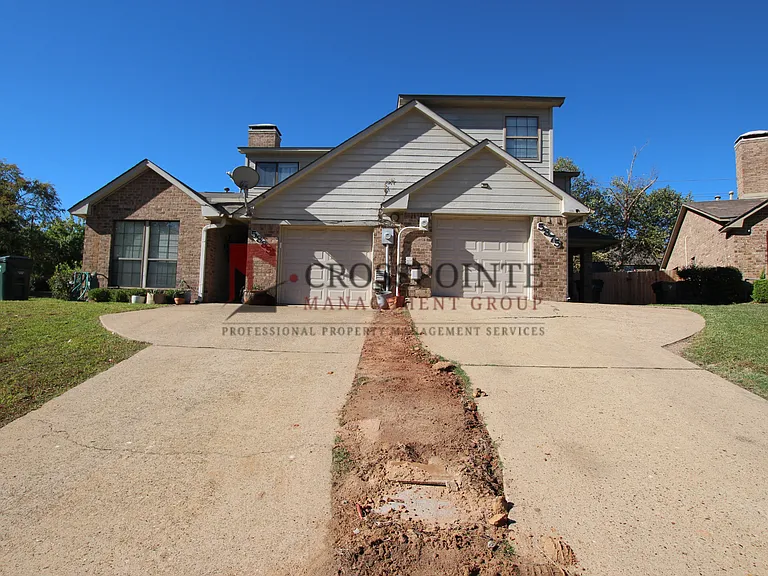 5875 Creekside Cir — Photo 2