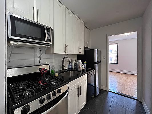 2nd image of 109 Madison St APT 14