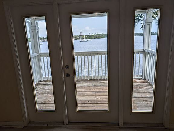 4th image of 203 Pompano Dr SE APT D