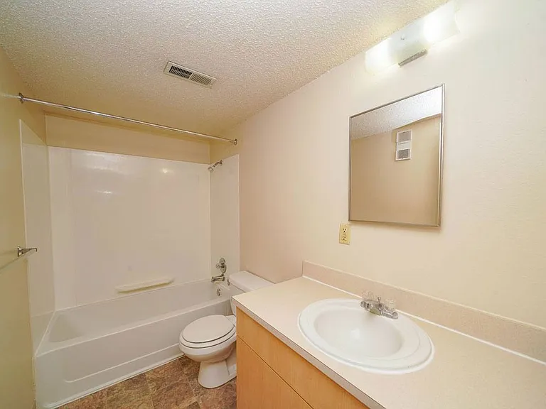 Madeira Apartments — Photo 37