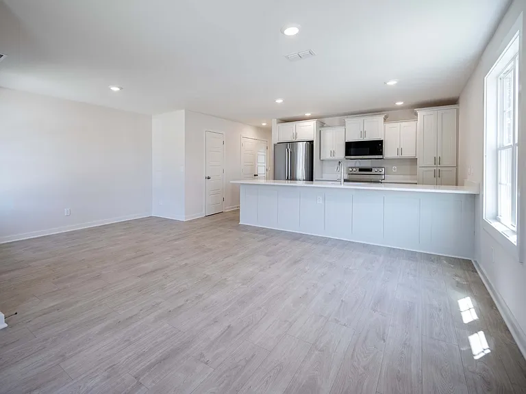 105 Mountaindale Dr — Photo 3