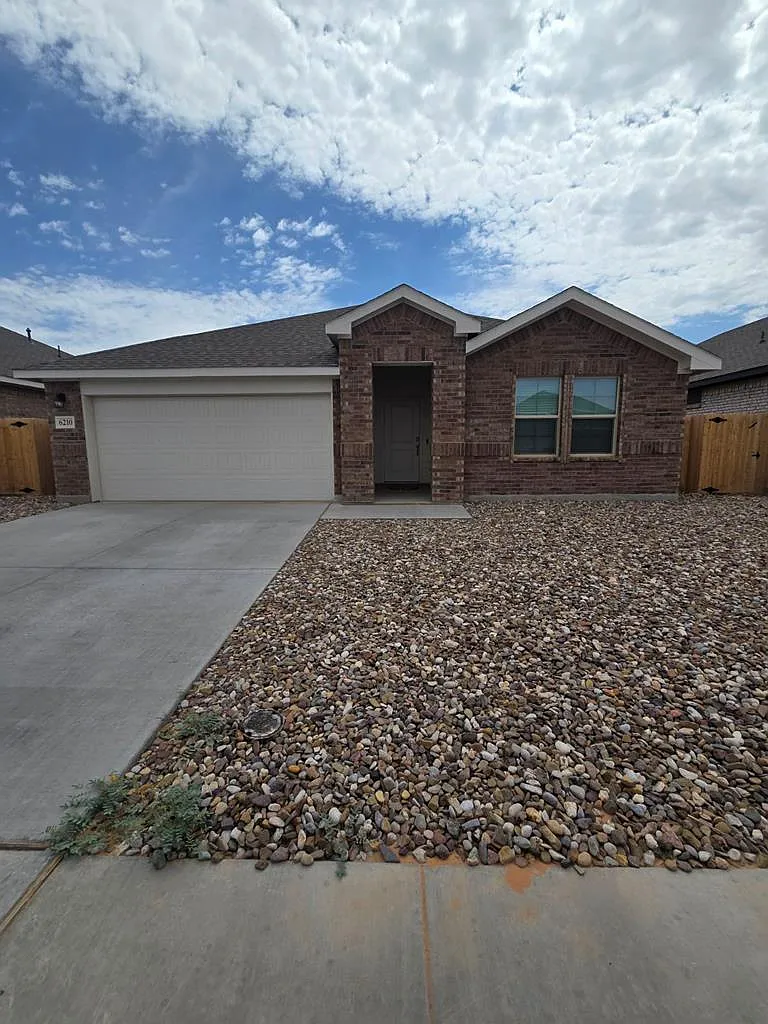 3 bed, 2.0 bath, 1400 sqft, $2,500 — Photo 1