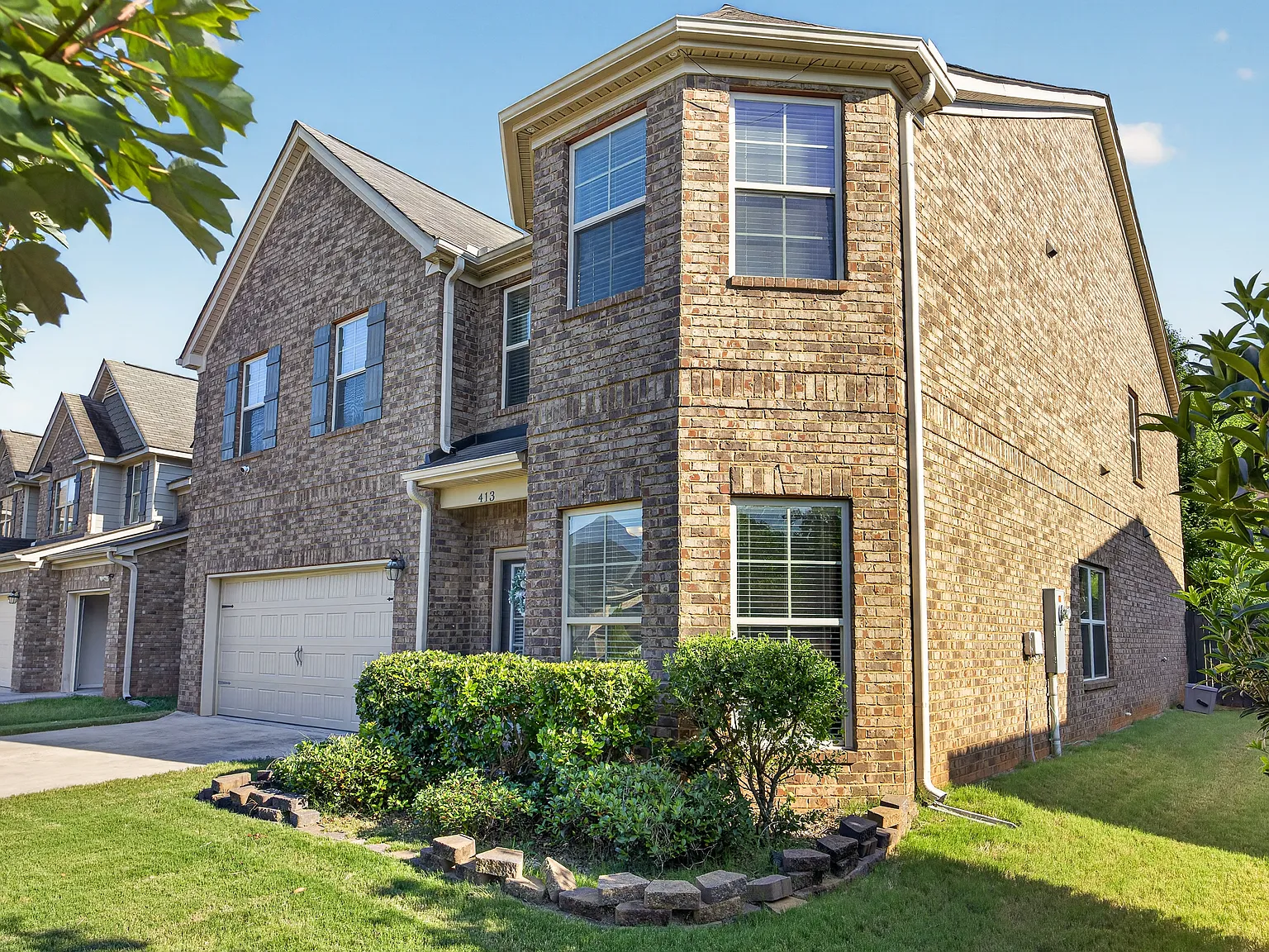 5 bed, 3337 sqft, $2,895 — Photo 2