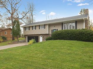 1550 Trollhagen Dr, Minneapolis, MN 55421