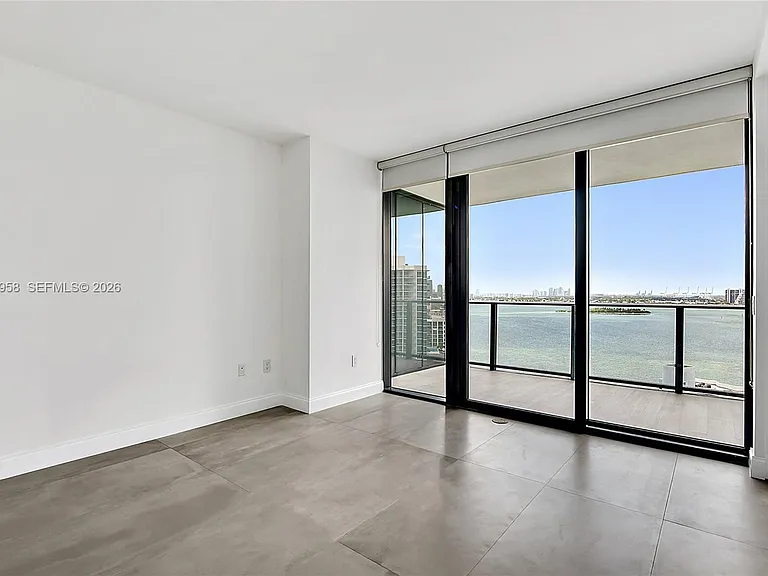 650 NE 32nd St #1903 — Photo 4