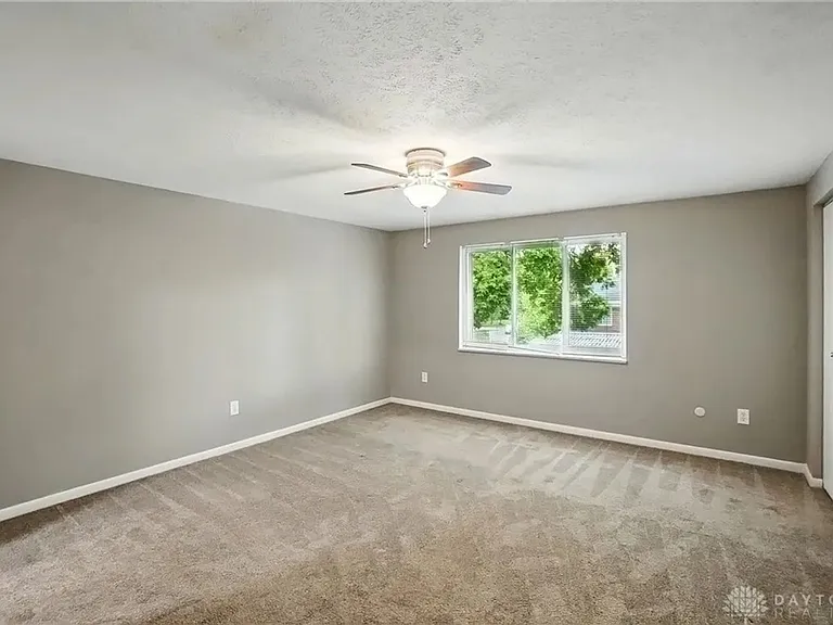 765 Clareridge Ln — Photo 6