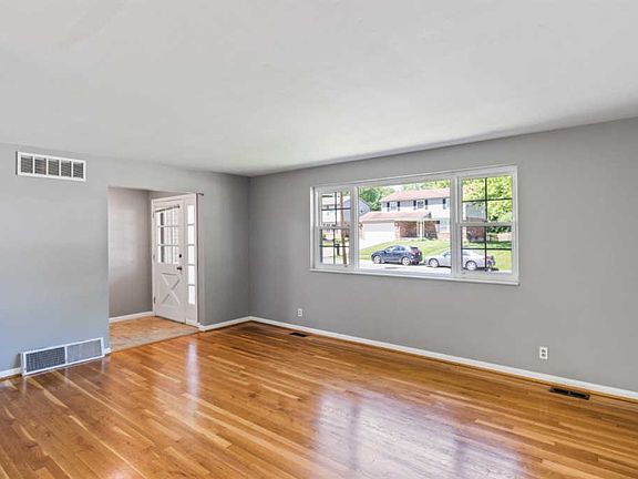 2nd image of 2989 Montezuma Dr