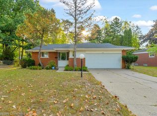 19100 Dorset St, Southfield, MI 48075