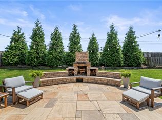 5617 S Chadwick Dr, Rogers, AR 72758