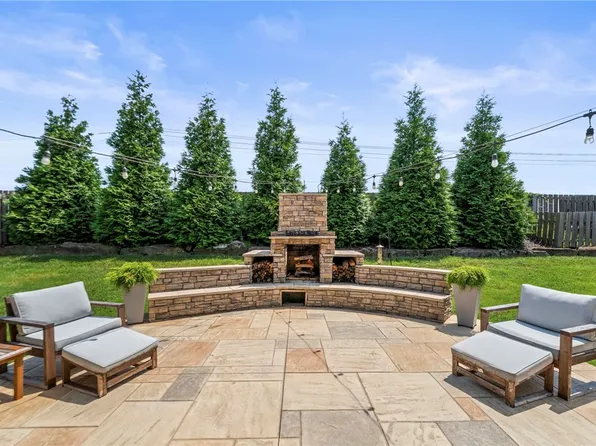 5617 S Chadwick Dr, Rogers, AR 72758