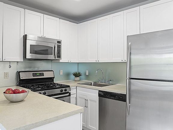 2nd image of 145 Park Pl APT 4B