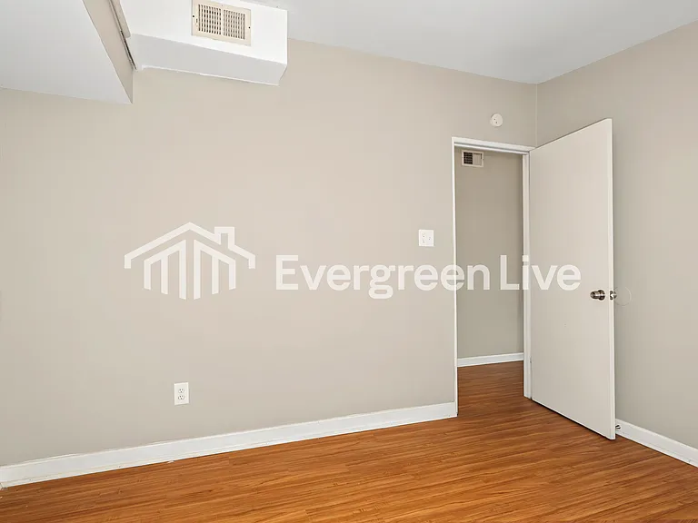 70 Taney Dr — Photo 17