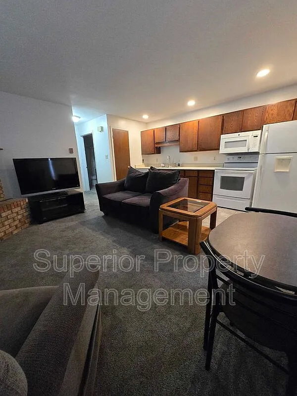 1 bed, 1.0 bath, 570 sqft, $1,395 — Photo 3