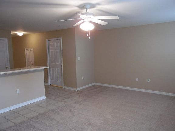 4th image of 114 4th St SE Unit 8