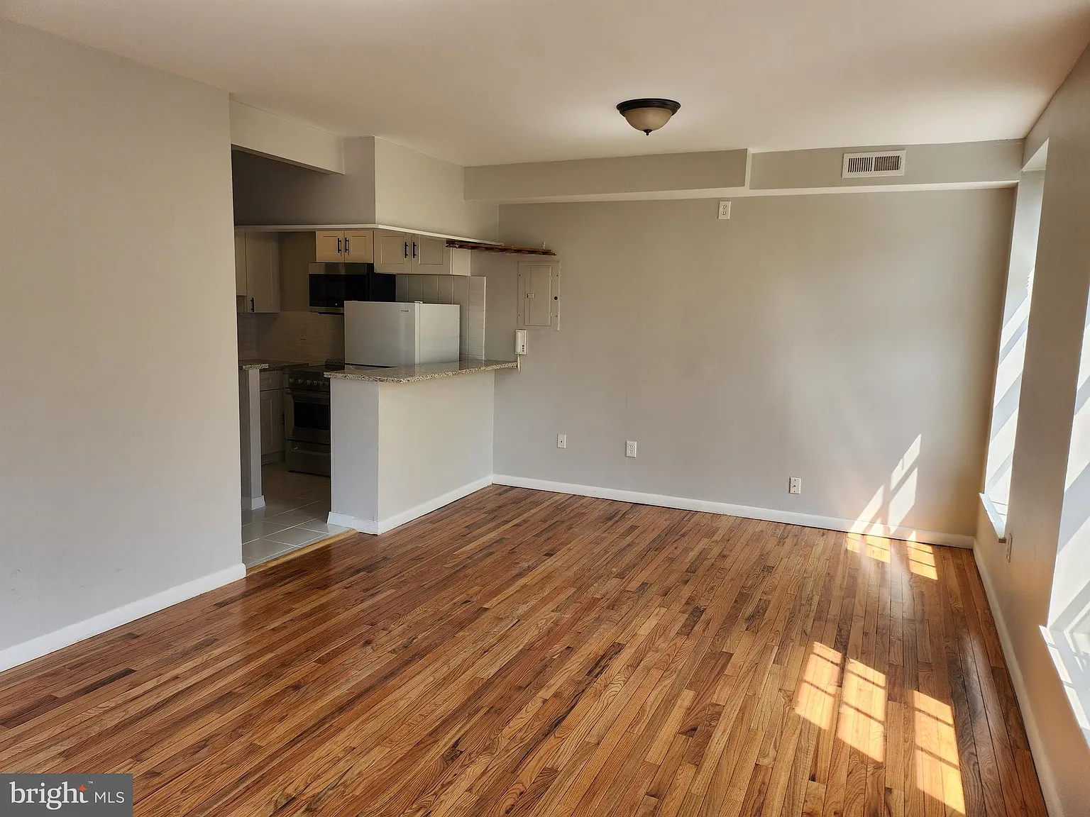 1 bed, 600 sqft, $1,600 — Photo 4