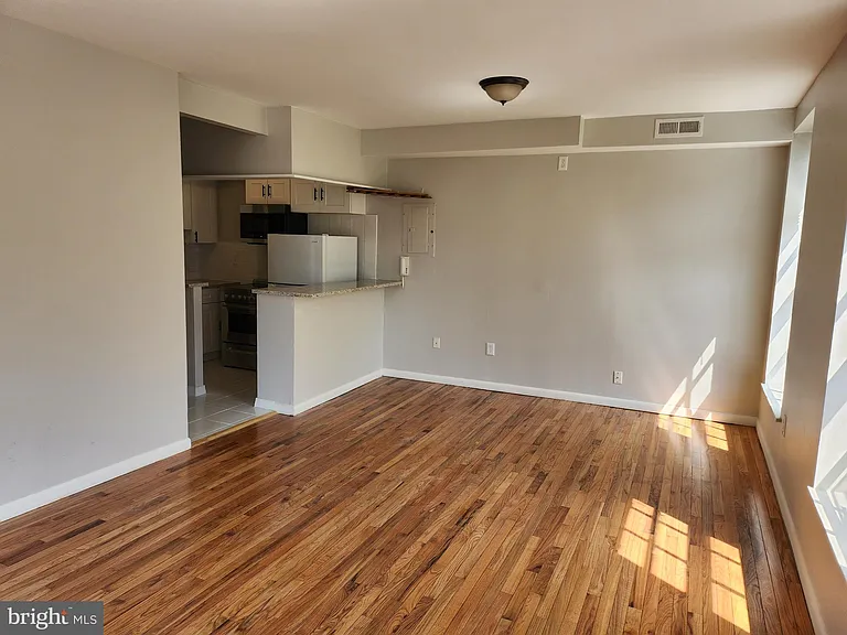 100 N 3rd St #4A — Photo 4