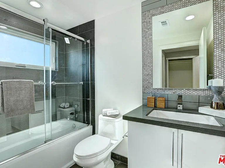 853 1/2 N McCadden Pl — Photo 13
