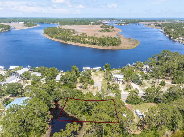 308 River Rd, Carrabelle, FL 32322