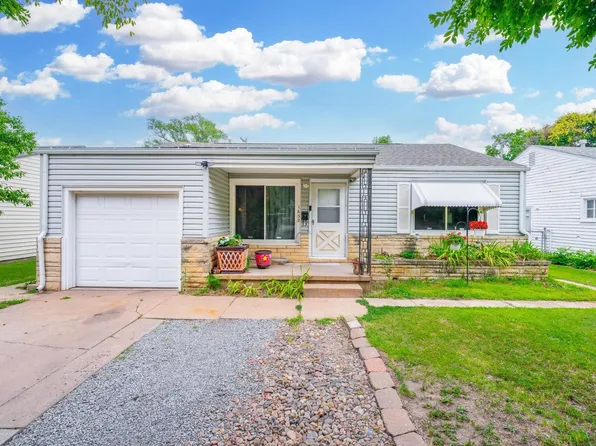 1632 S Grove St, Wichita, KS 67211