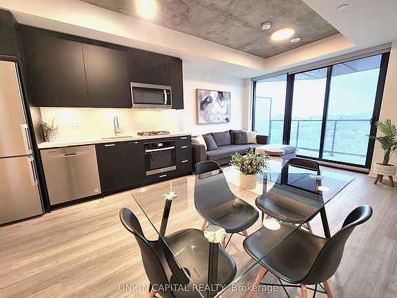 3rd image of 195 McCaul St #1601