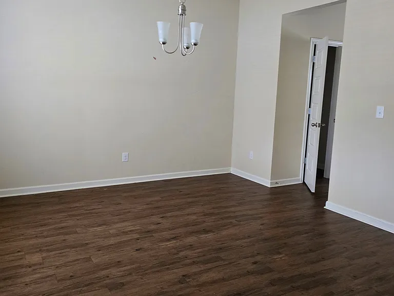 245 Silver Willow Walk — Photo 4