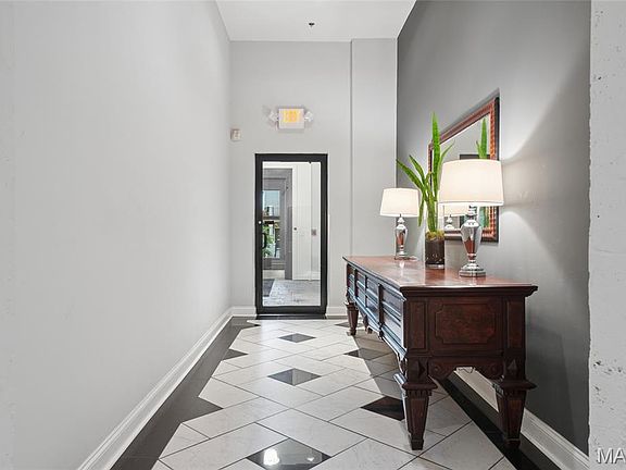 2nd image of 4200 Laclede Ave APT 203