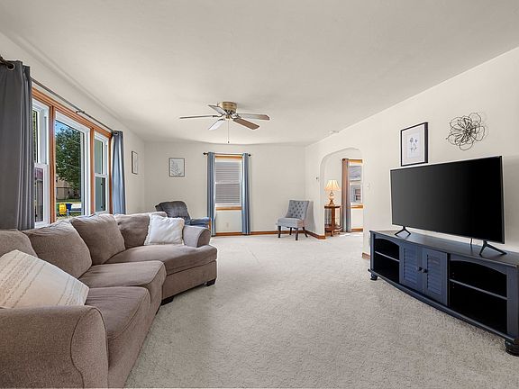 5th image of 1544 Smith St