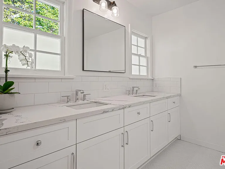 10527 Le Conte Ave — Photo 29