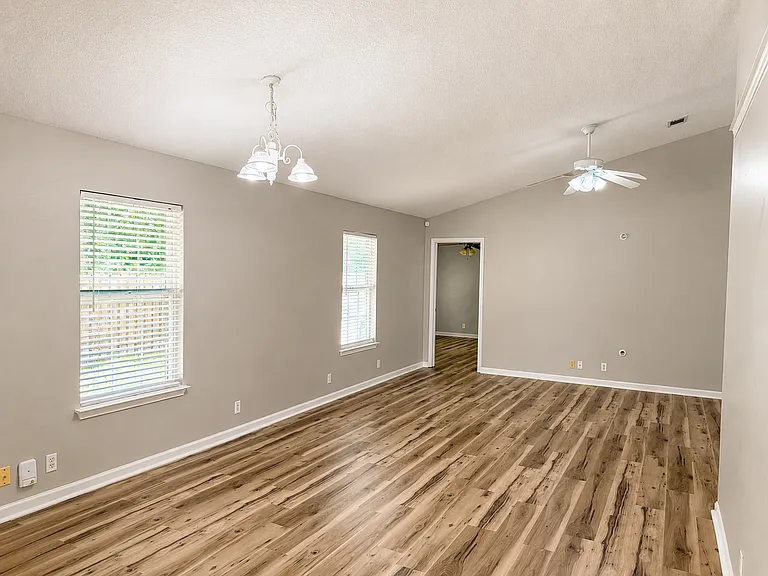 120 Hydrangea Rd — Photo 4