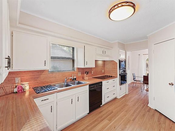 3rd image of 2111 Silver Falls Dr